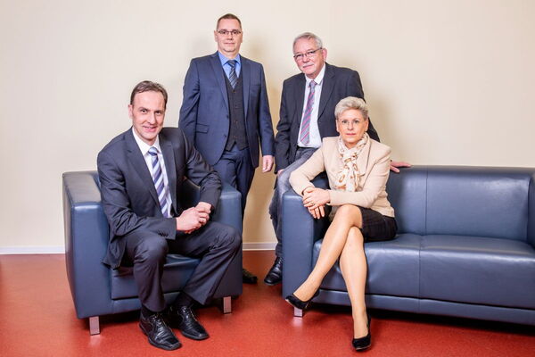 Herr Jens Reise, Frau Susann Sembdner von links hinten: Herr Michael Roch, Herr Manfred Rank
